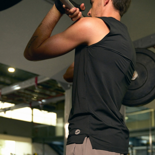 CAMISETA SIN MANGAS CORE NEGRO