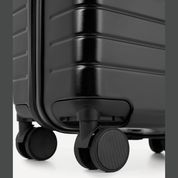 Чемодан для ручной клади JÖGEL ESSENTIAL Carry on Spinner, черный